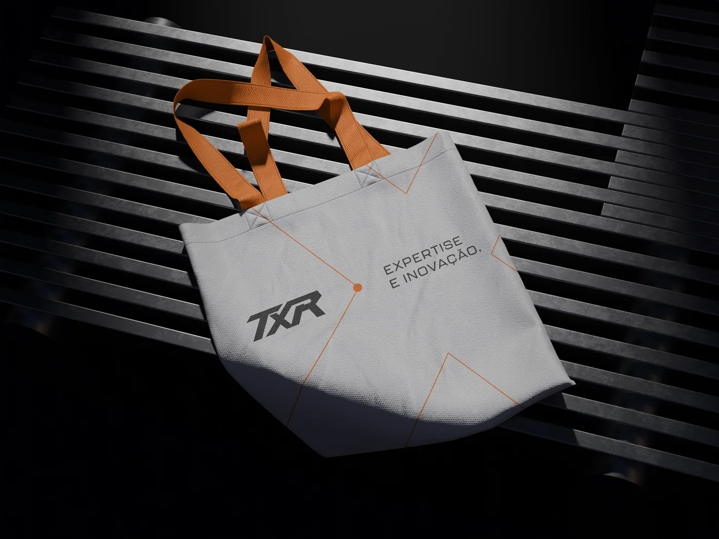 Ecobag branca e laranja com a identidade TXR